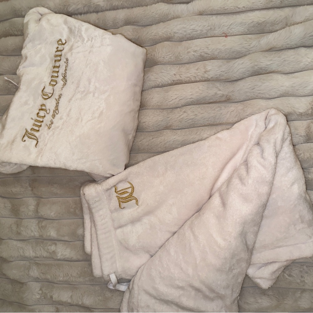 Juicy Couture Cream Crop Sweatshirt Lounge Set